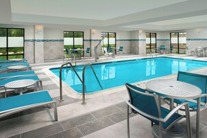 Una piscina cubierta