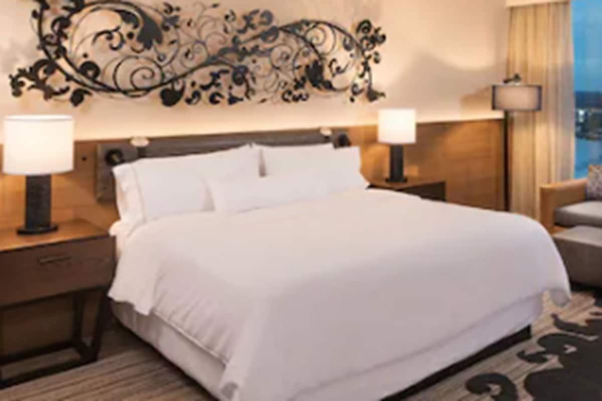 Ylelliset vuodevaatteet, untuvapeitot, pillowtop-patjalliset sängyt