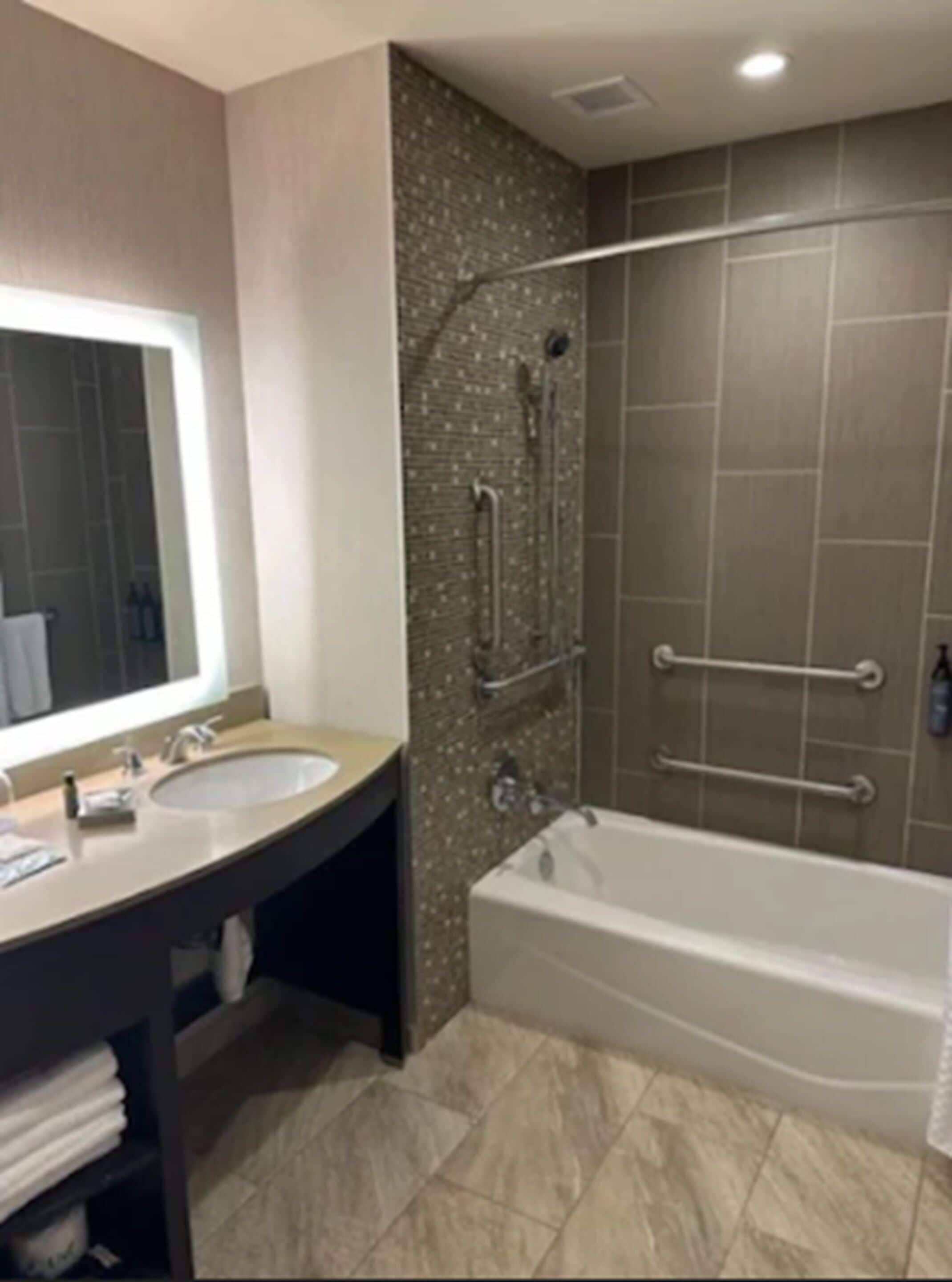 Gratis toalettartiklar, hårtork, badrock och handdukar