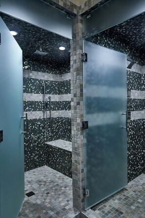 Sauna, baño de vapor, tratamientos corporales y aromaterapia