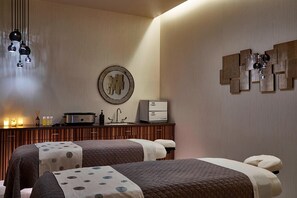 Sauna, baño de vapor, tratamientos corporales y aromaterapia