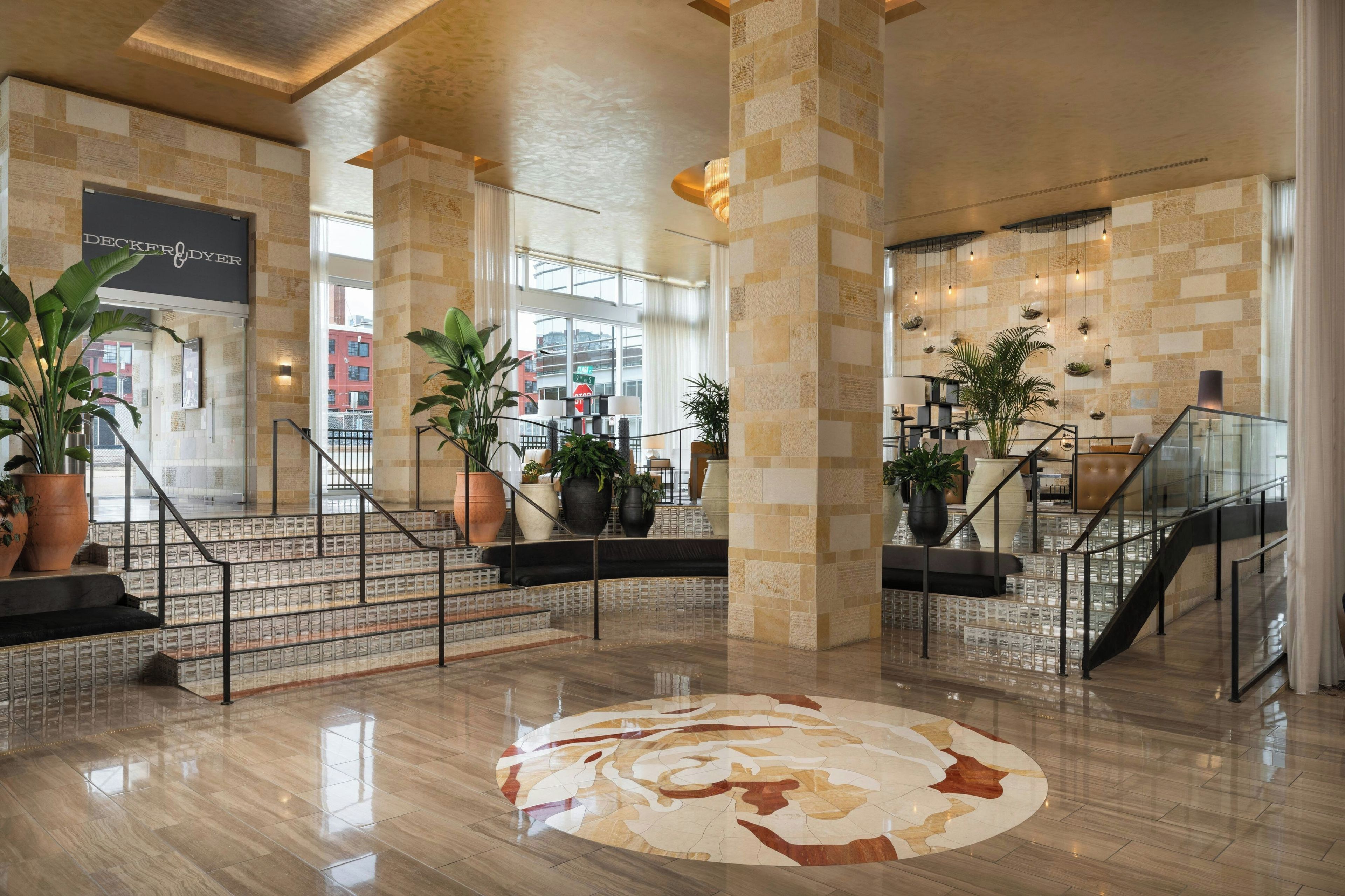 Lobby-lounge