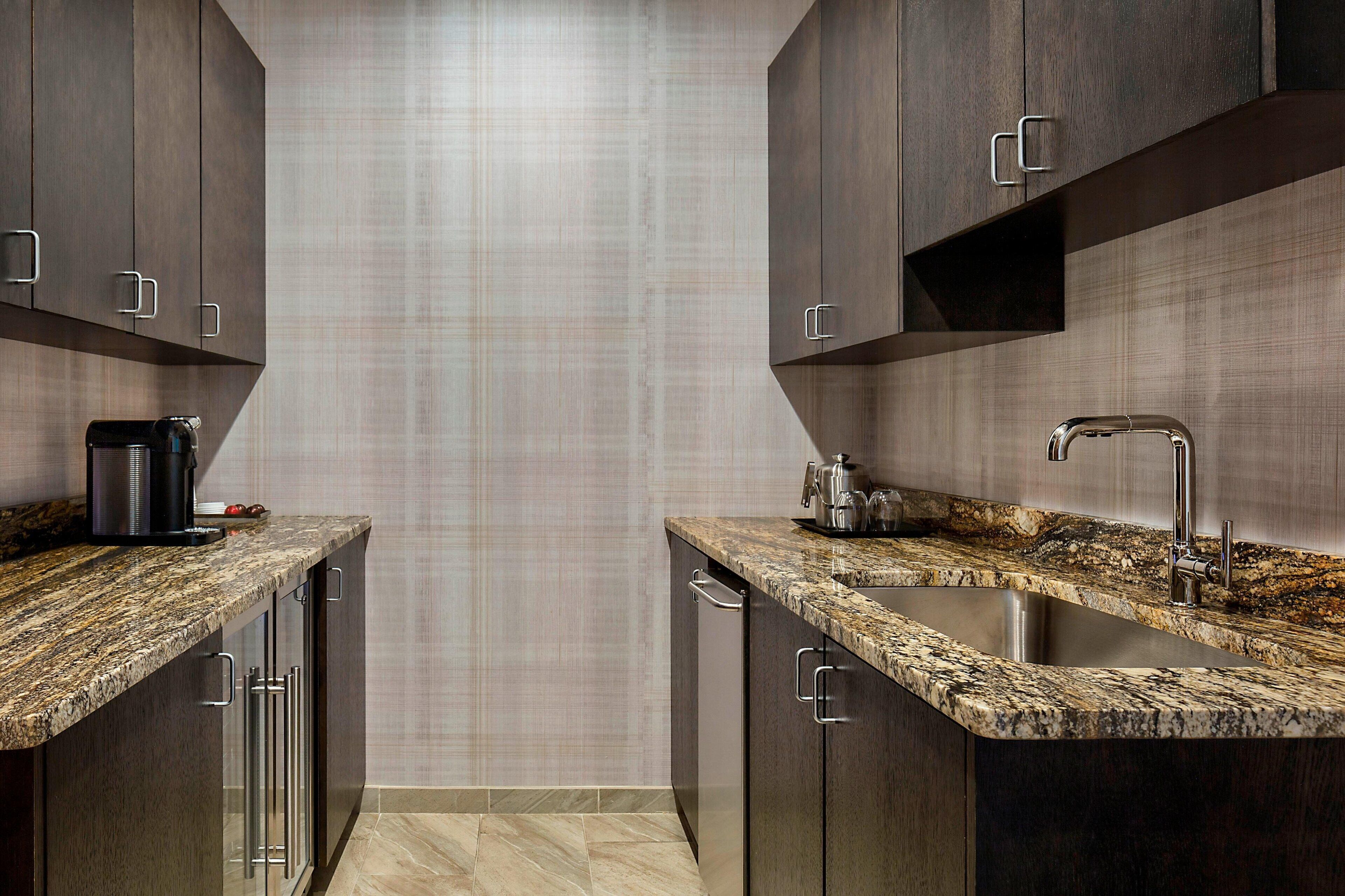 suite, 1 bedroom, non smoking | private kitchen | coffee/tea maker