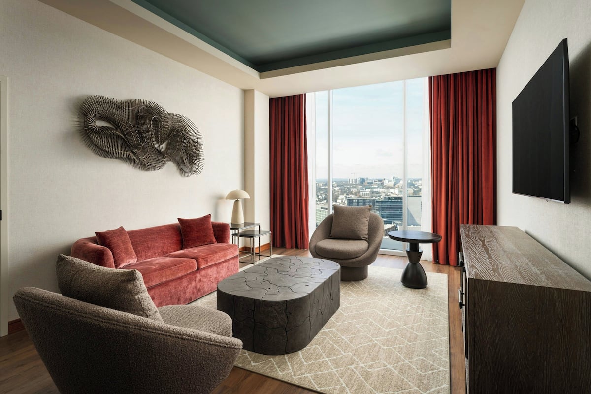 Executive Single Room, 1 Bedroom | Premium bedding, down comforters, pillowtop beds, in-room safe
