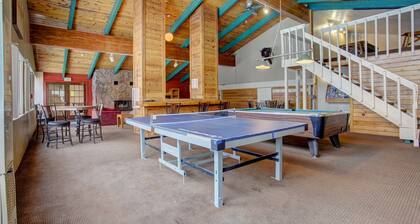 B-101 Buffalo Ridge 2 Bedroom Condo by RedAwning