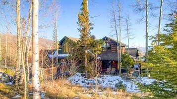 House, 5 Bedrooms | Exterior