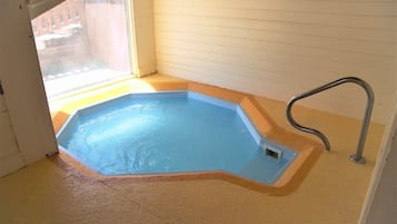 Indoor spa tub