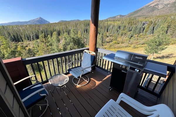 House, Multiple Beds (Forest Park 3 bed 4 Bath Twnhm HTJM) | Property grounds