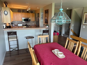 Dining - Forest Park 3 Bed 4 Bath Townhome (Silverthorne)