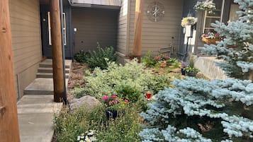 House, Multiple Beds (Forest Park 3 bed 4 Bath Twnhm HTJM) | Property grounds