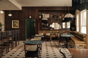 Restaurant - The Frances Modern Inn (Austin)