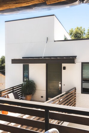 Exterior - The Frances Modern Inn (Austin)