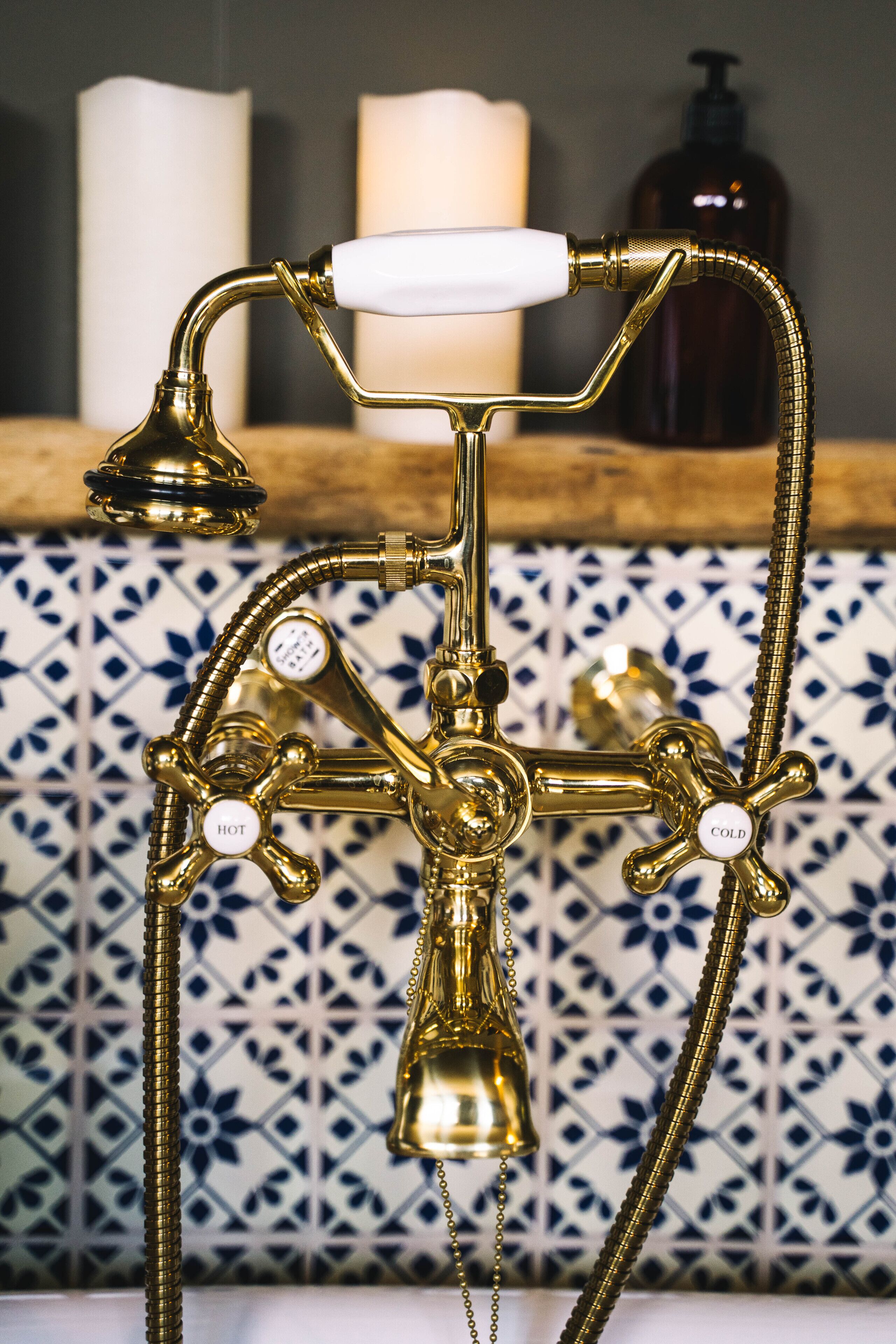 suite (extra large) | bathroom | free toiletries, hair dryer, bathrobes, towels