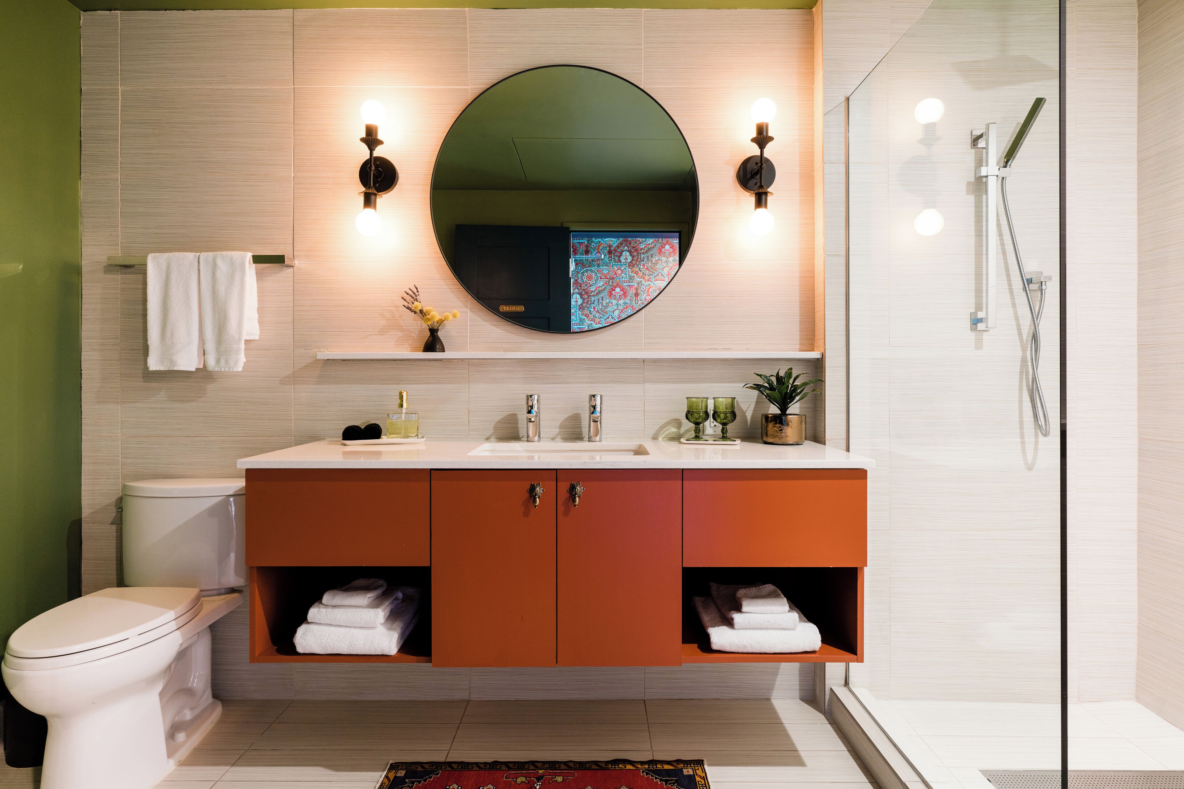 signature room, 1 king bed, non smoking (medium) | bathroom | free toiletries, hair dryer, bathrobes, towels