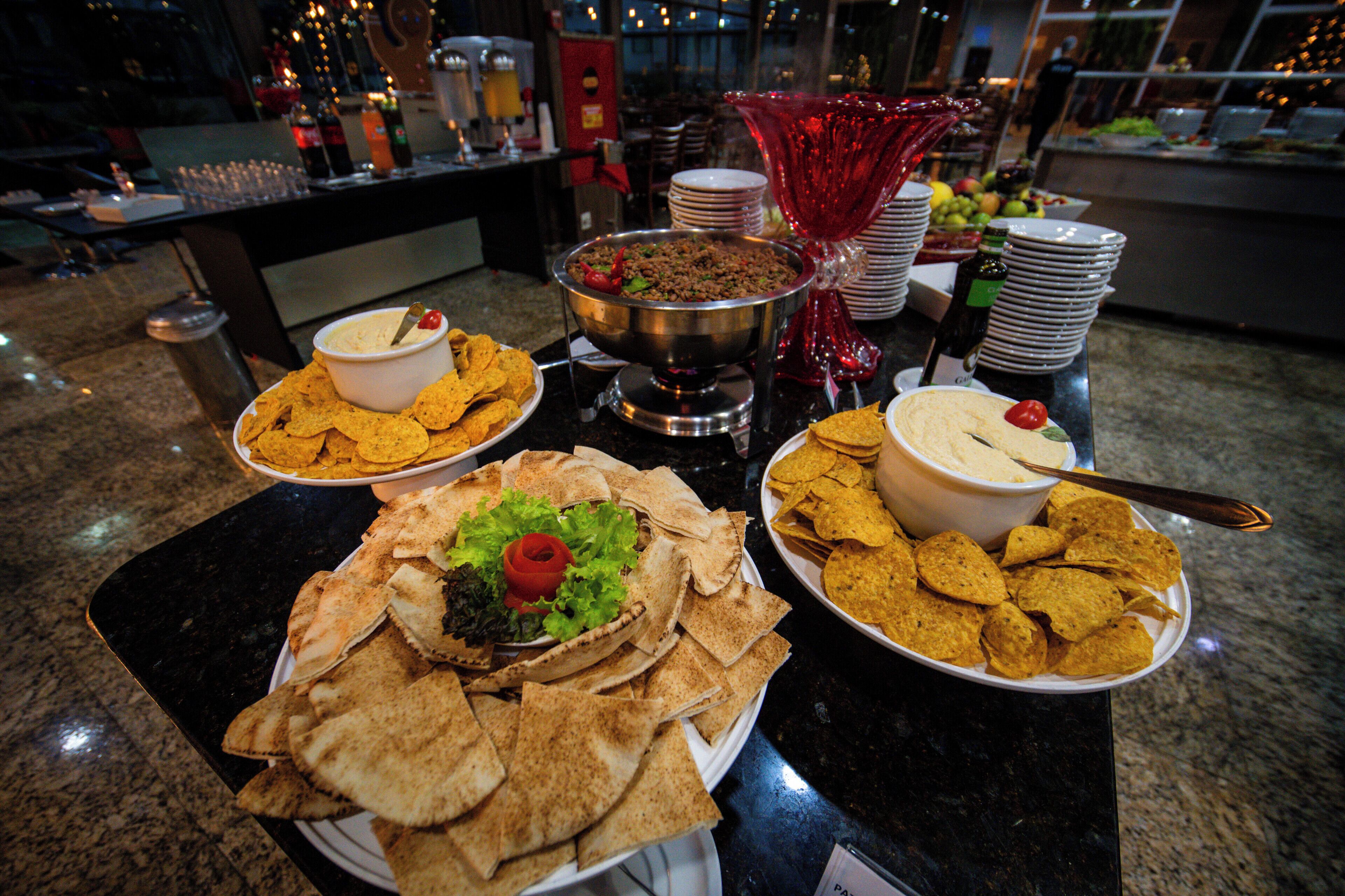 lunch and dinner served