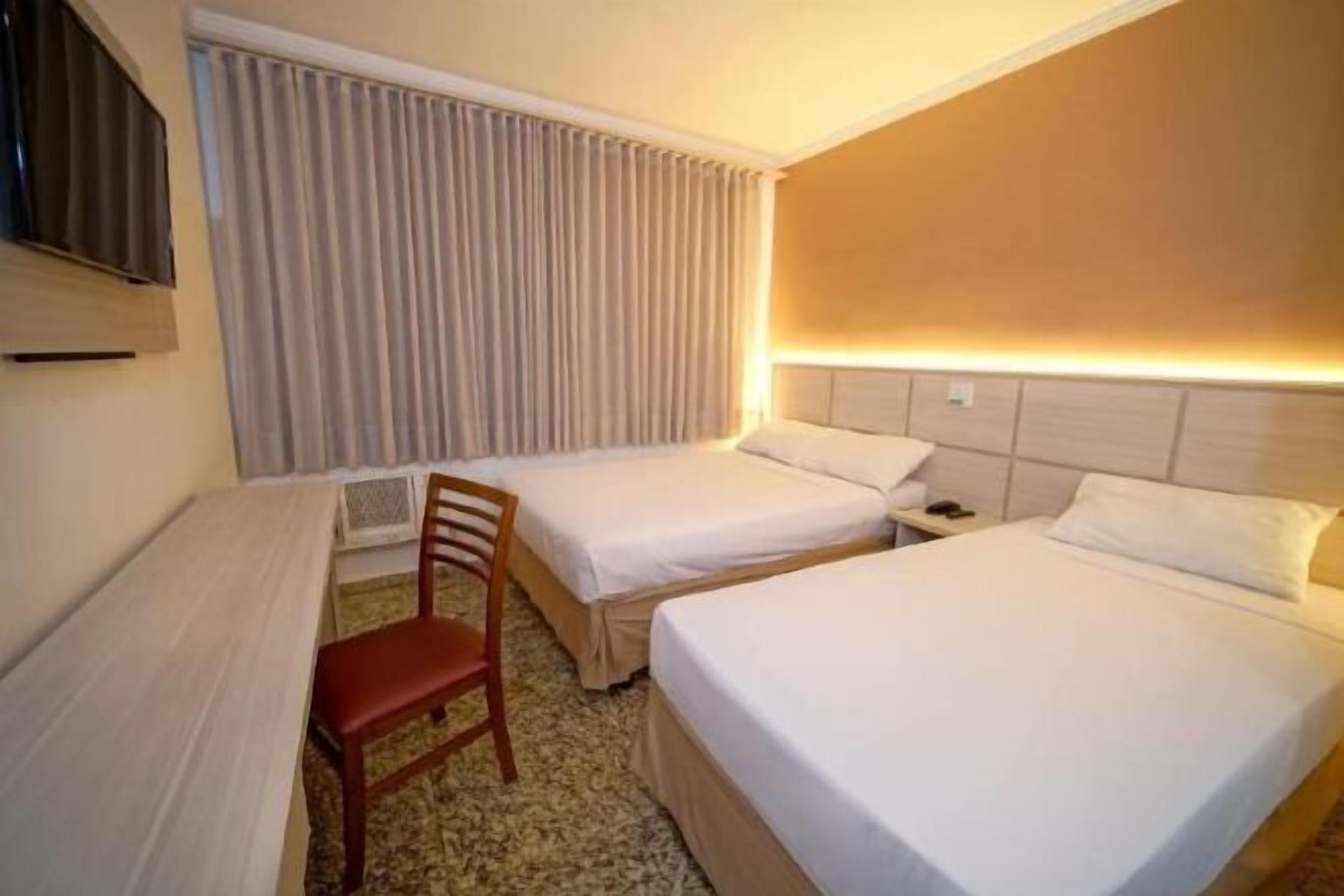 Schreibtisch, laptopgeeigneter Arbeitsplatz, Verdunkelungsvorhänge