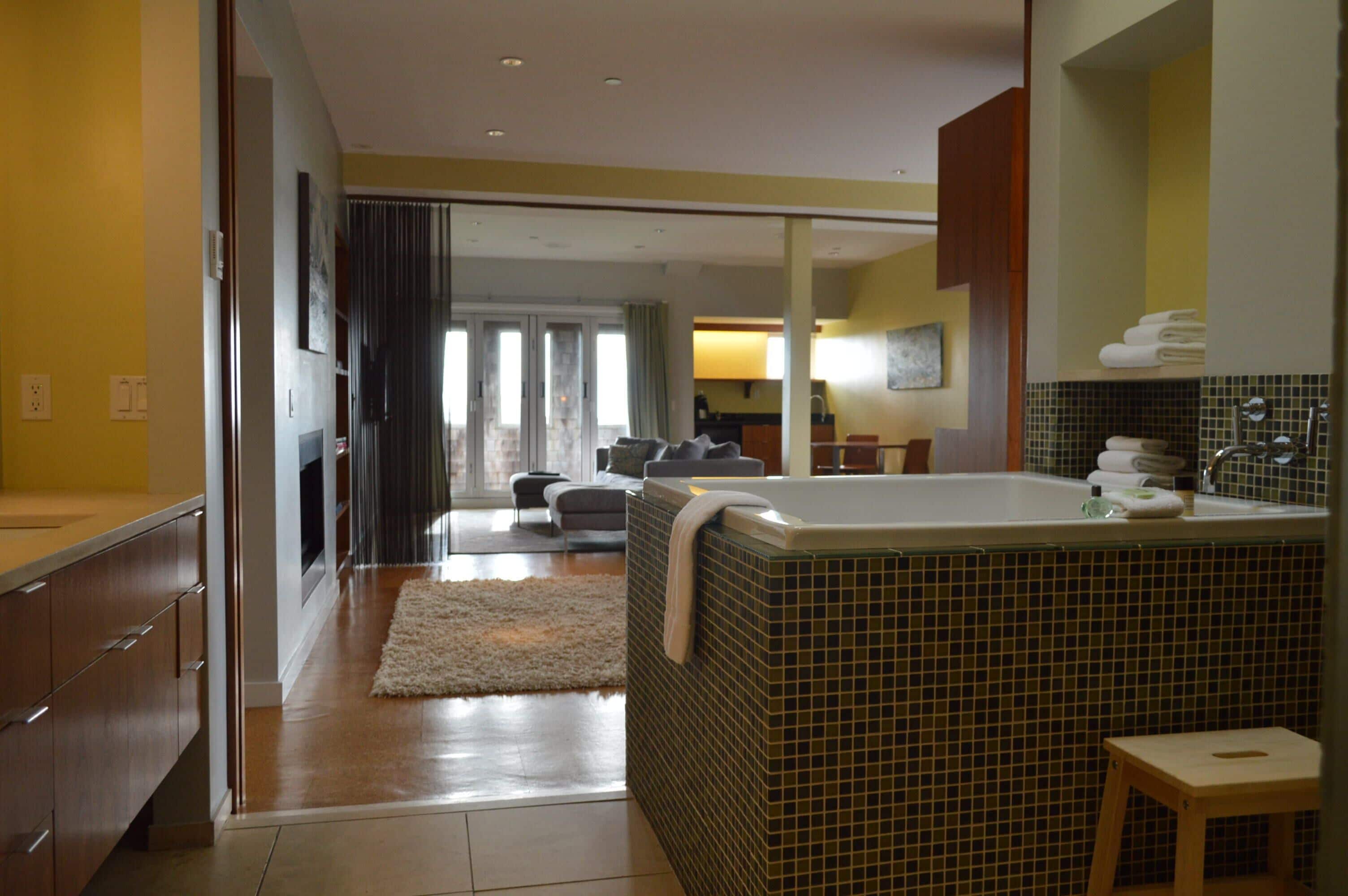 studio suite, 1 king bed, ocean view | bathroom | hair dryer, heated floors, towels