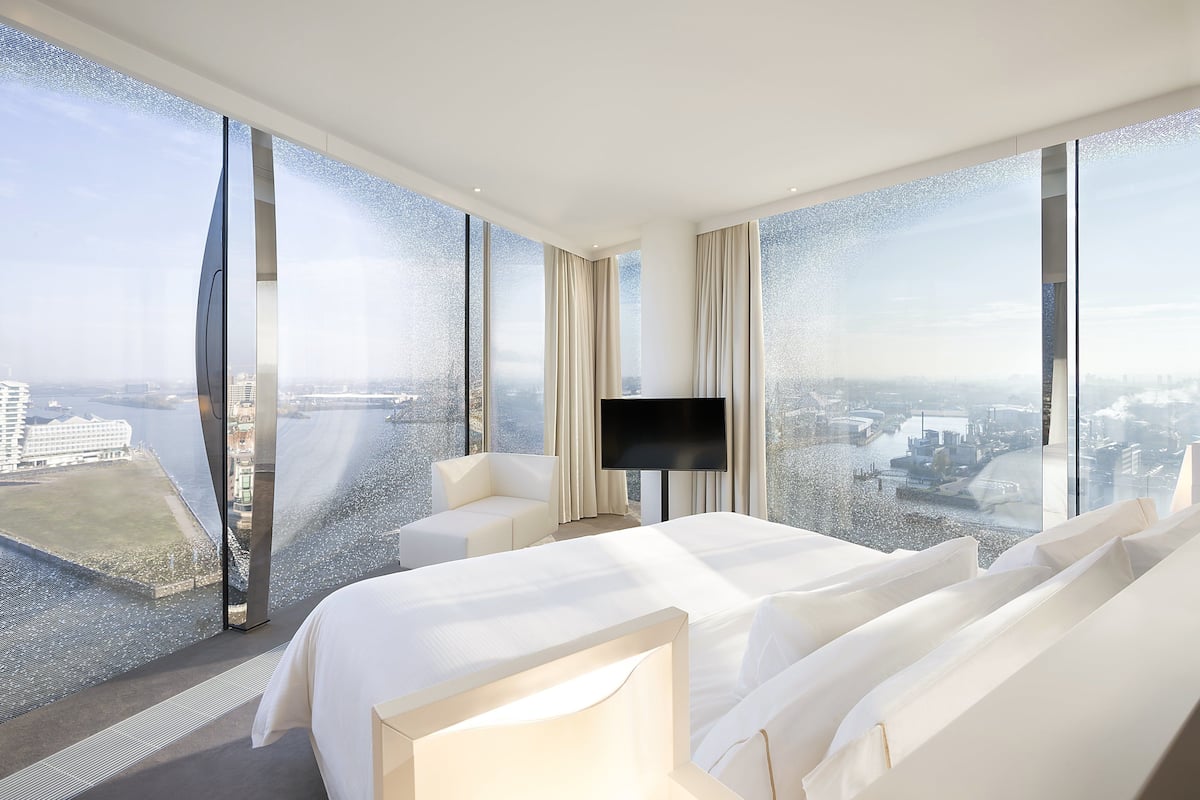 suite, 1 king bed, non smoking, city view | 1 bedroom, premium bedding, in-room safe, desk