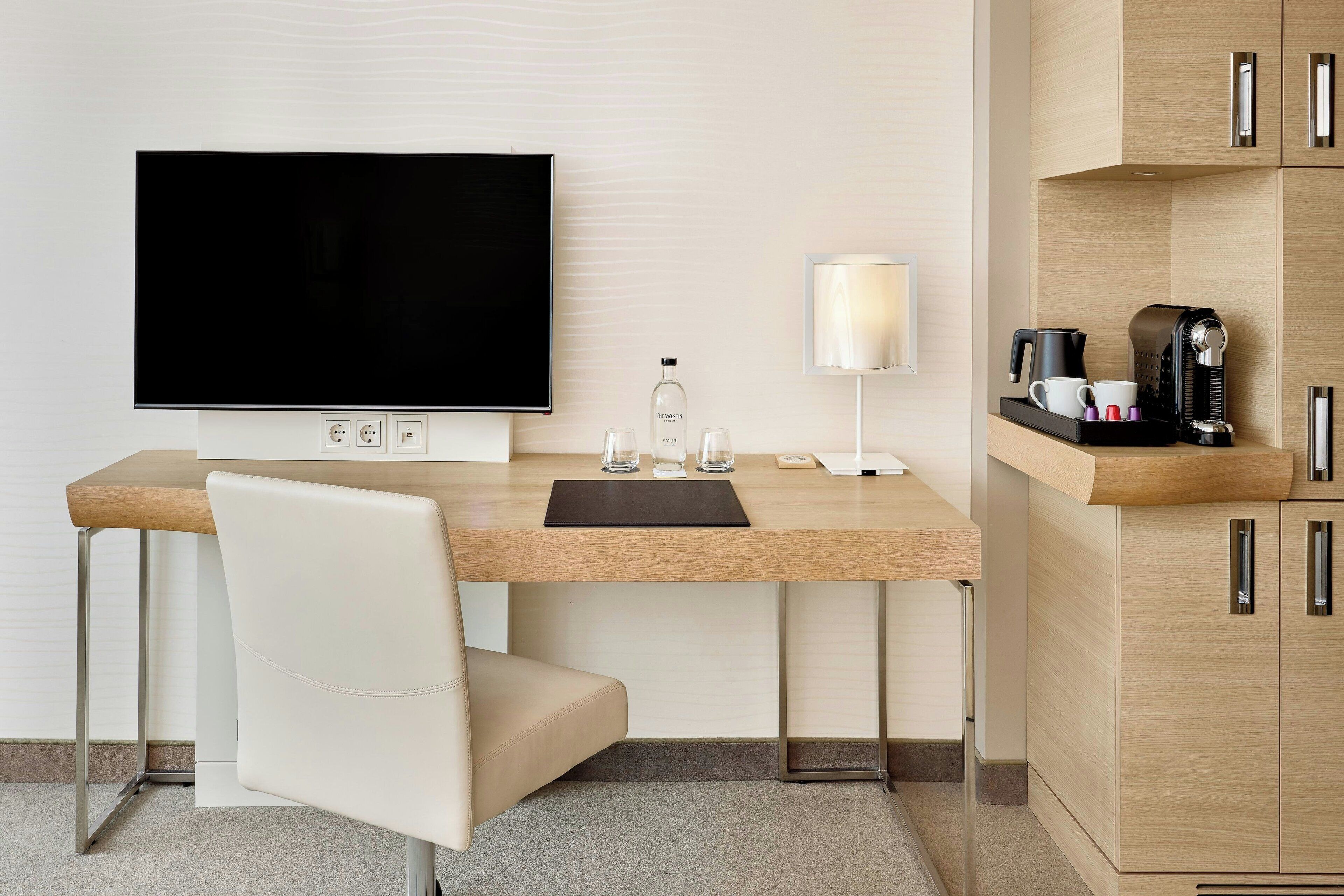 1 bedroom, premium bedding, in-room safe, desk