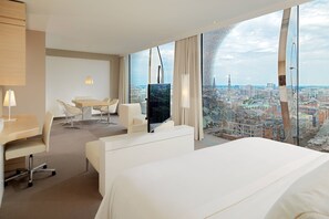 Premium bedding, in-room safe, desk, laptop workspace - The Westin Hamburg Elbphilharmonie (Hamburg)