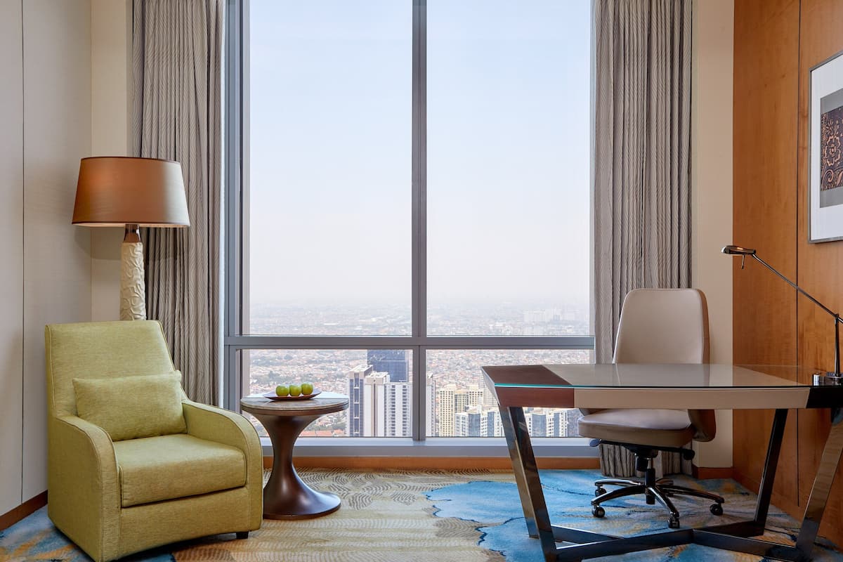 Premium bedding, down comforters, minibar, in-room safe