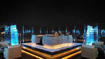2 bares o lounges, bar en la azotea