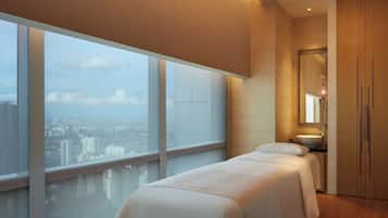 Couples treatment room(s), sauna, hot tub, steam room, body treatments