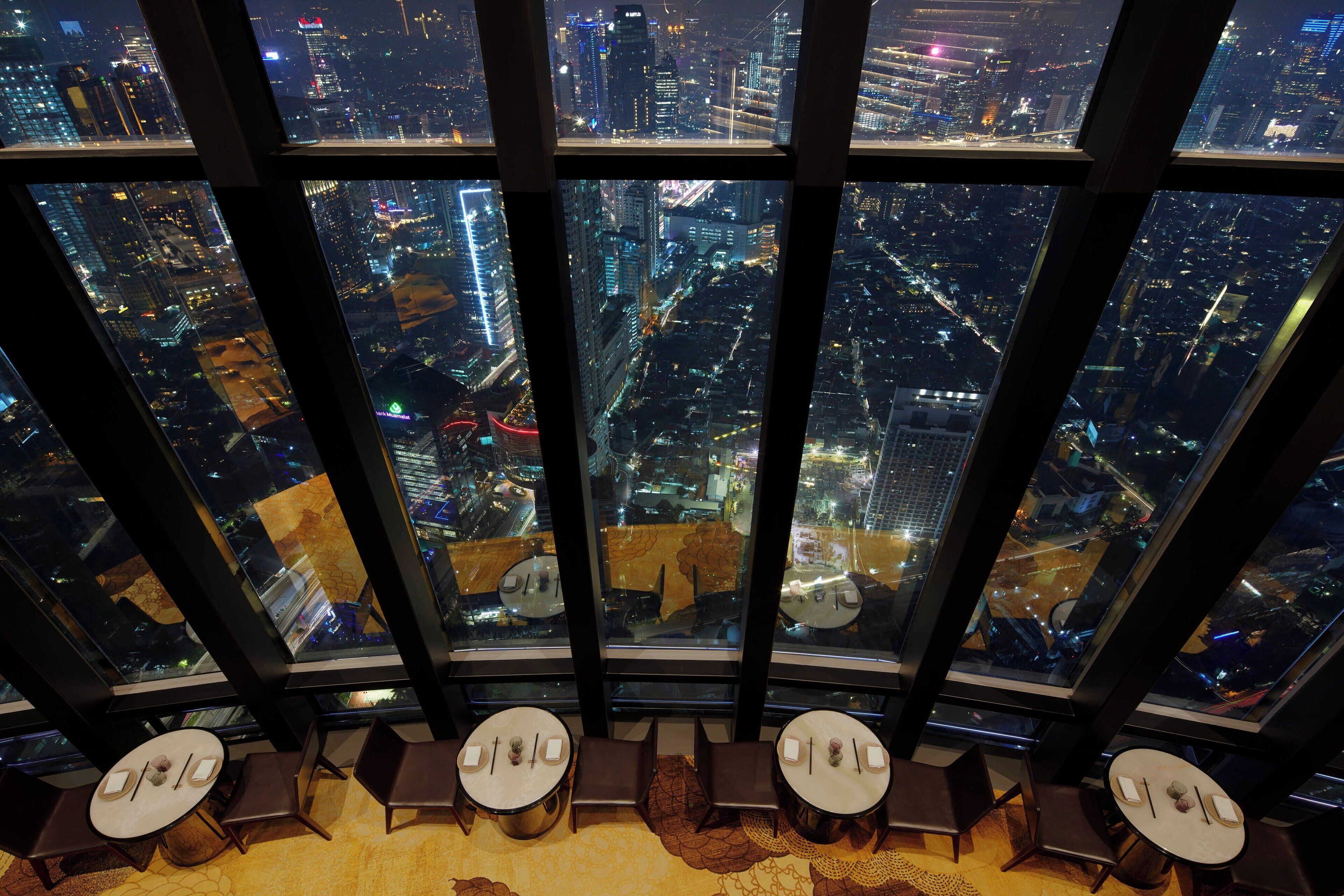 2 restaurants, breakfast, lunch, dinner served; international cuisine