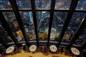 2 restaurants, breakfast, lunch, dinner served; international cuisine