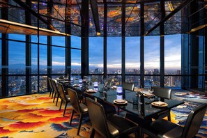 2 restaurants, breakfast, lunch, dinner served; international cuisine