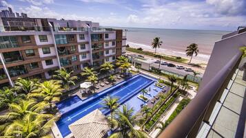 Penthouse Panoramique, 2 chambres, vue mer, en front de plage | Vue sur la plage/lâocĂ©an