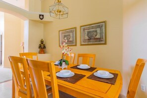 House, 4 Bedrooms | Private kitchen