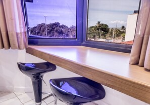 Suite Studio Premium, 1 chambre, vue partielle sur la mer, en bord de plage | Vue de la chambre