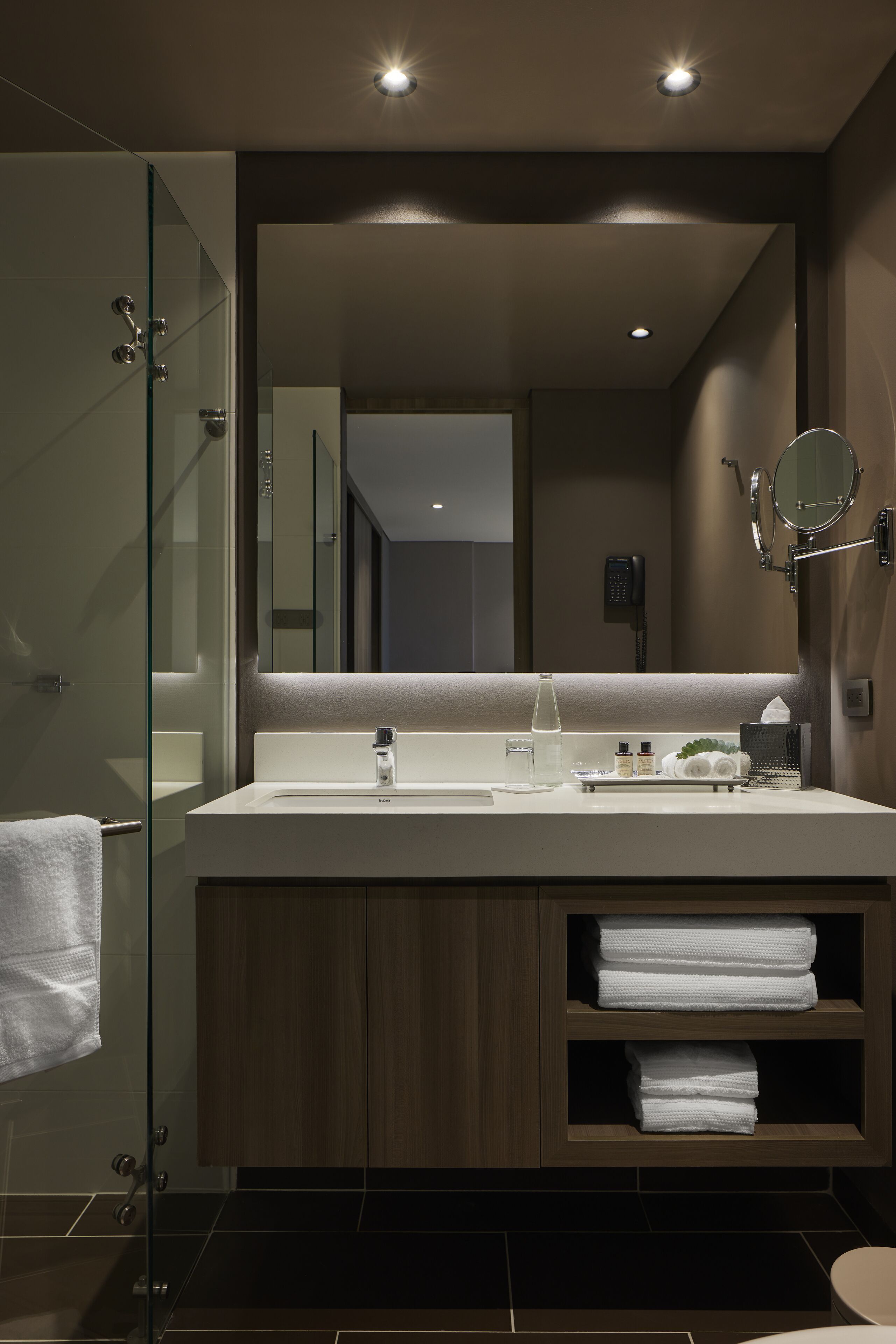 Bad | Designertoalettartikler, hårføner, badekåper og håndklær