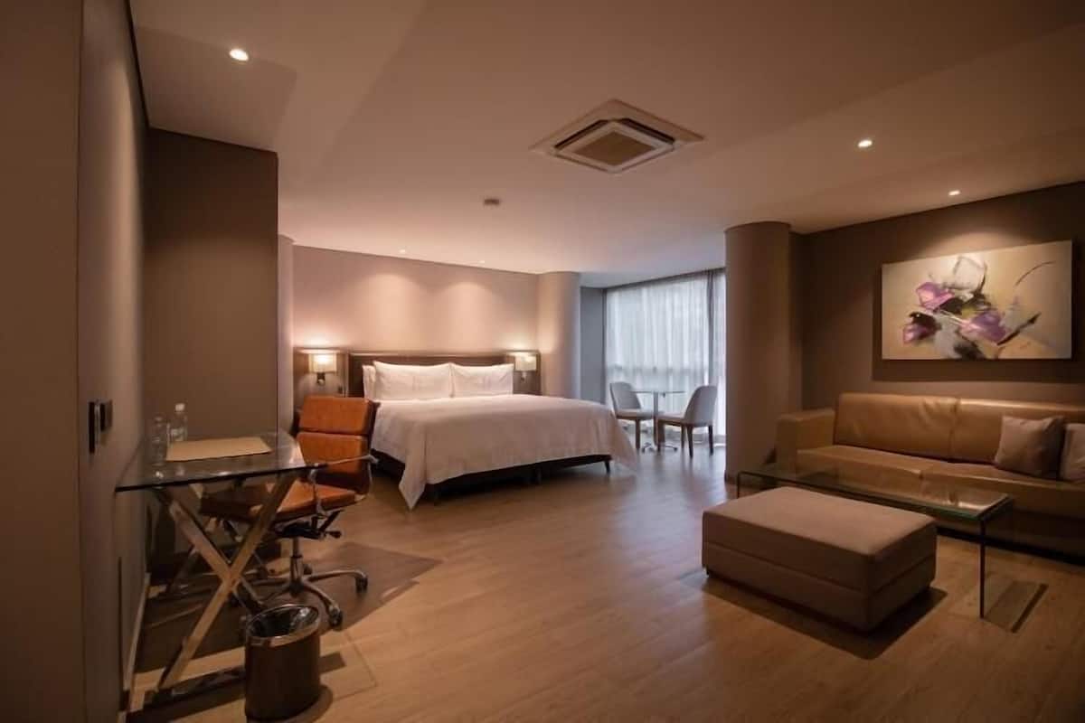 1 bedroom, Egyptian cotton sheets, premium bedding, down duvets