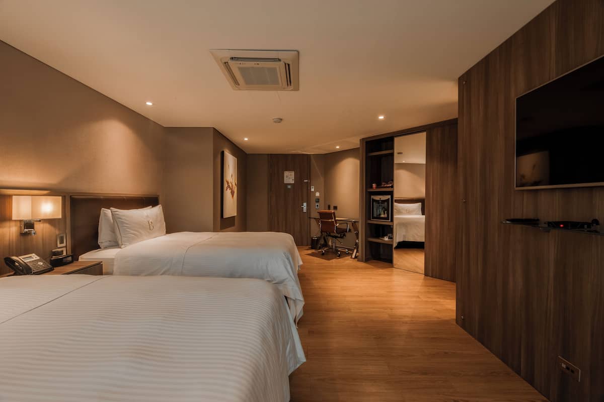 superior twin room | 1 bedroom, egyptian cotton sheets, premium bedding, down duvets