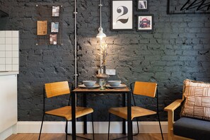 Large | Premium bedding, individually decorated, individually furnished, desk - Room2 London Hammersmith Townhouse (London)