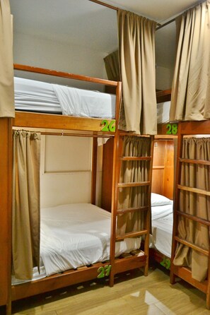 1 chambre, coffres-forts dans les chambres, Wi-Fi gratuit, draps fournis