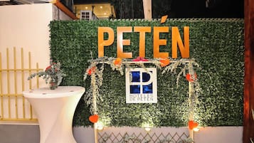 Breakfast, lunch, dinner served; Regional cuisine