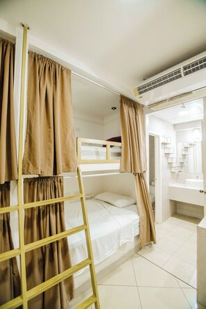 Caja de seguridad en la habitación, wifi gratis y ropa de cama