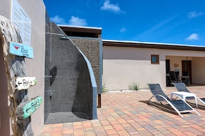 야외 수영장, 수영장 파라솔, 일광욕 의자