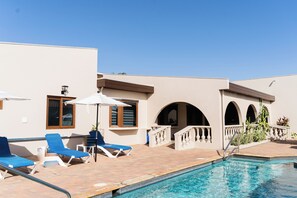 Outdoor pool, pool umbrellas, sun loungers