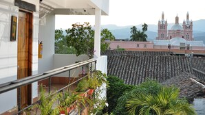 Terrace/patio - Chrisban Hotel Boutique (Guadalajara de Buga)