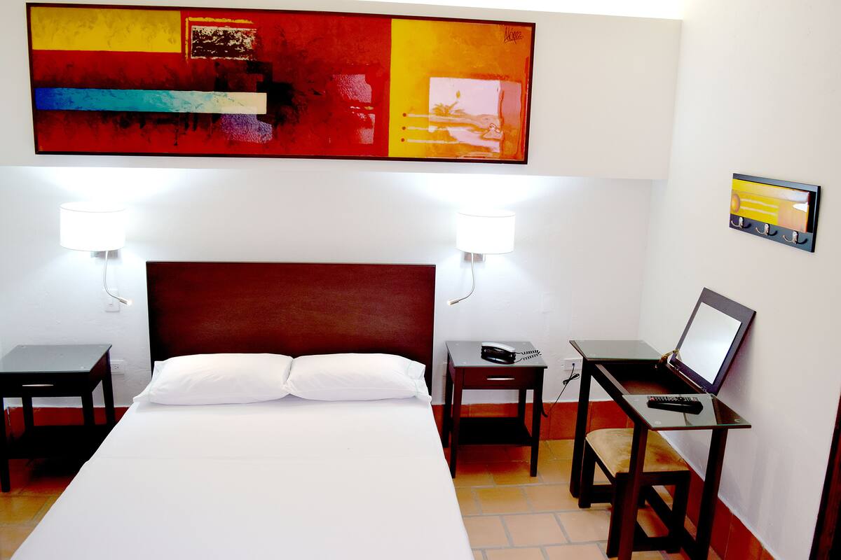 Quarto casal (Fan) | Escrivaninha, quartos à prova de som, Wi-Fi de cortesia, roupa de cama