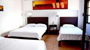 Een bureau, geluiddichte muren, gratis wifi, beddengoed