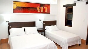 Bureau, chambres insonorisées, Wi-Fi gratuit, draps fournis