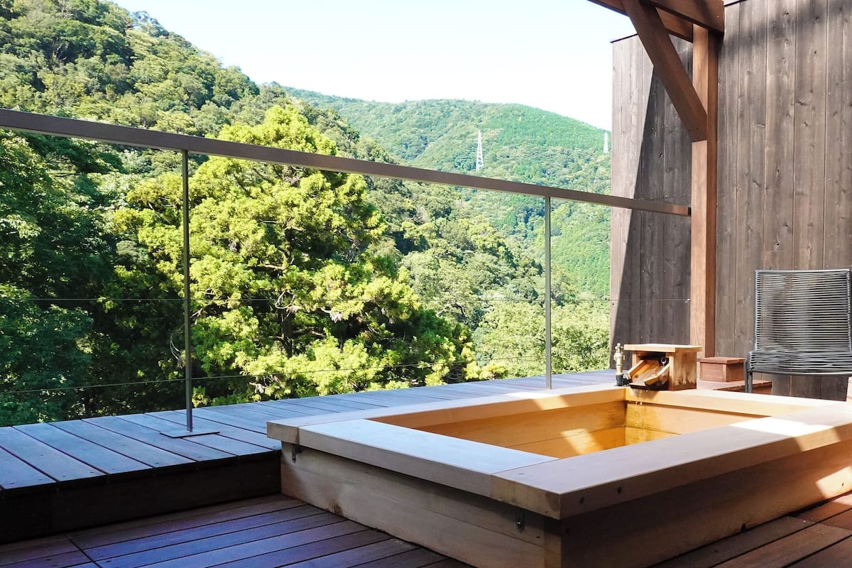 Zimmer (with Open Air bath, Run of House) | Badezimmer | Badewanne und Dusche (separat), Quellwasserbad