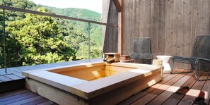 客房 (with Open Air bath, Run of House) | 浴室 | 獨立浴缸和淋浴設備、溫泉浴缸、免費盥洗用品、吹風機