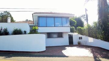 Mặt tiền nơi lưu trú