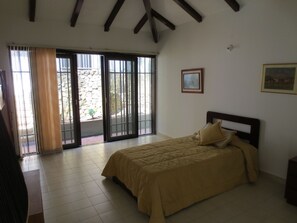 Casa, 3 quartos, piscina particular | 3 quartos, cofres nos quartos, Wi-Fi de cortesia, roupa de cama